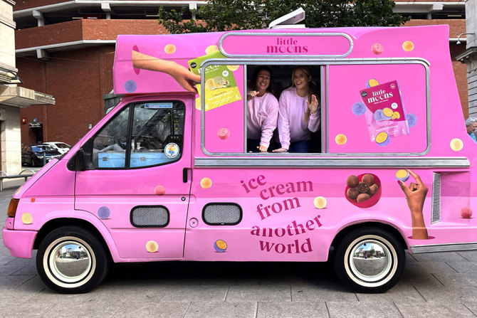 Little Moons Sampling Tour - Little Moons sampling in seaside towns.